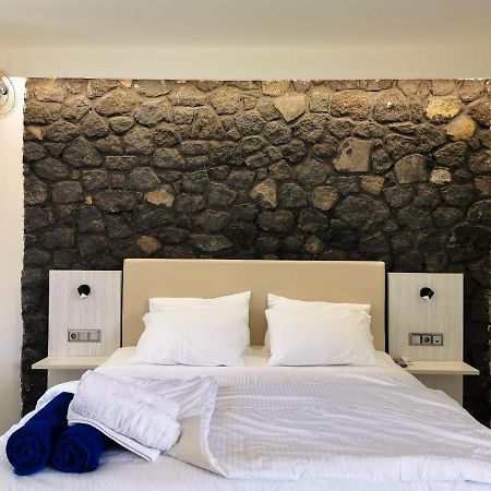 Hotel Noir Santorini Monolitos Zewnętrze zdjęcie